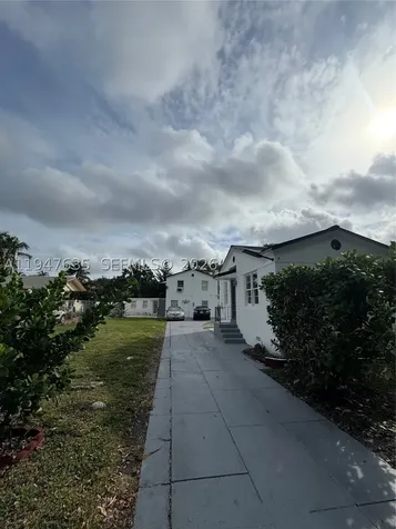 921 N 17th Court Hollywood FL 33020