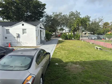 921 N 17th Court Hollywood FL 33020