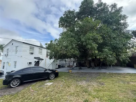 921 N 17th Court Hollywood FL 33020