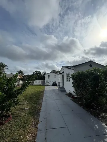921 N 17th Court Hollywood FL 33020
