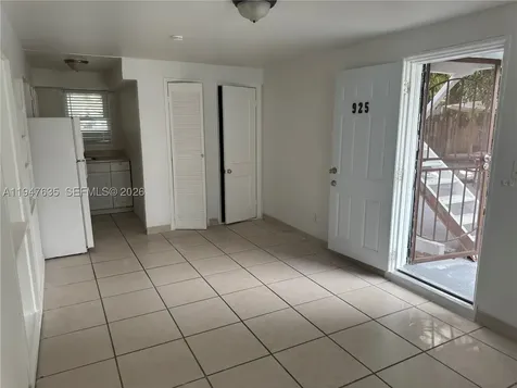 921 N 17th Court Hollywood FL 33020