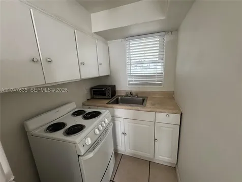 921 N 17th Court Hollywood FL 33020