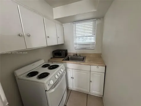 921 N 17th Court Hollywood FL 33020