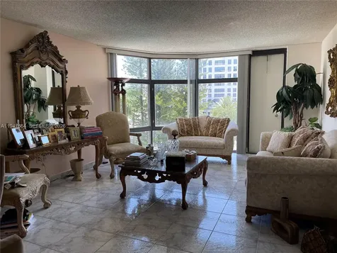 20100 W Country Club Drive Aventura FL 33180