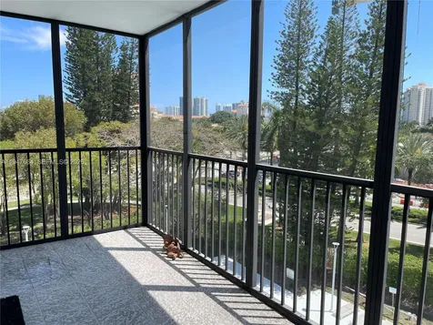 20100 W Country Club Drive Aventura FL 33180