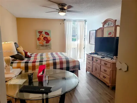 Aventura FL 33180