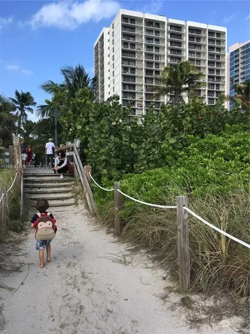 2625 Collins Avenue Miami Beach FL 33140