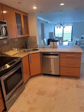 2625 Collins Avenue Miami Beach FL 33140