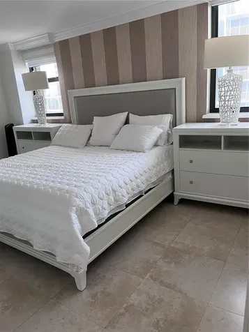 2625 Collins Avenue Miami Beach FL 33140
