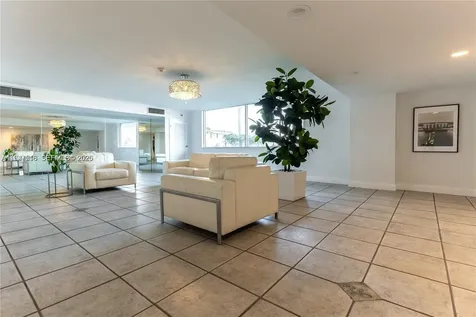 2821 N Miami Beach Boulevard Aventura FL 33160