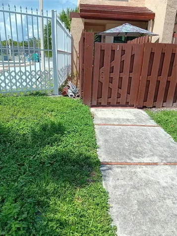 271 W Park Drive Miami FL 33172