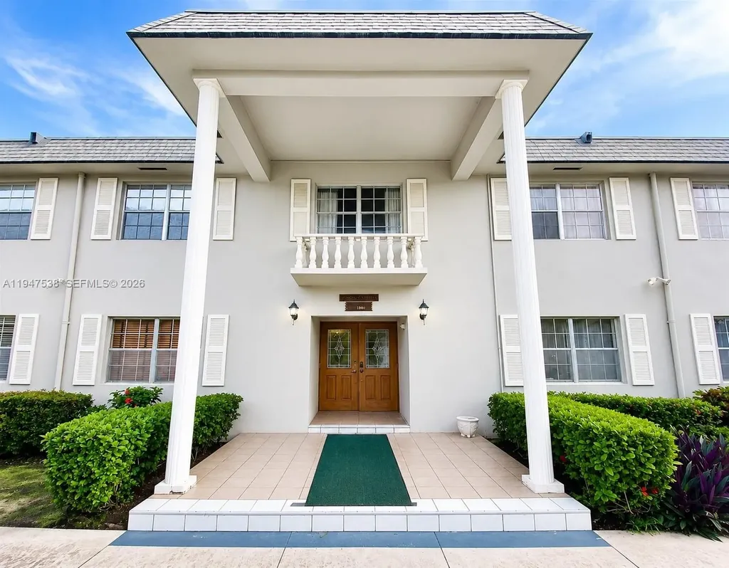 1520 Mckinley Street Hollywood FL 33020