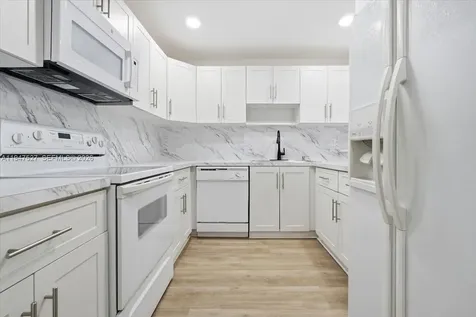 6960 Miami Gardens Drive Hialeah FL 33015