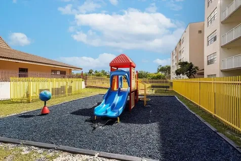 6960 Miami Gardens Drive Hialeah FL 33015