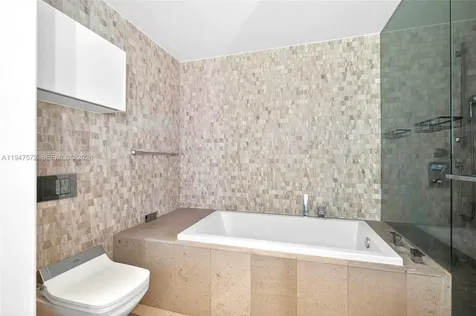 68 SE 6th Street Miami FL 33131