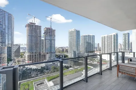 68 SE 6th Street Miami FL 33131