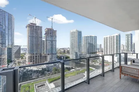 68 SE 6th Street Miami FL 33131