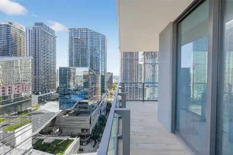 68 SE 6th Street Miami FL 33131