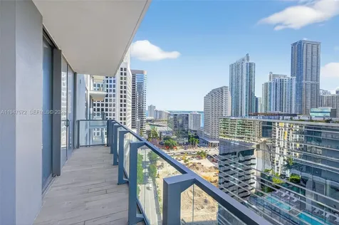 68 SE 6th Street Miami FL 33131