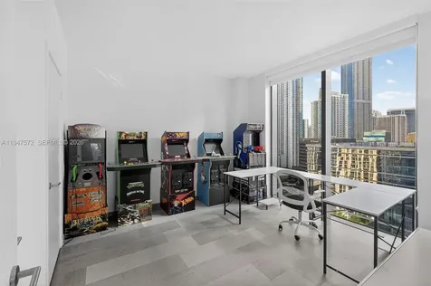 68 SE 6th Street Miami FL 33131