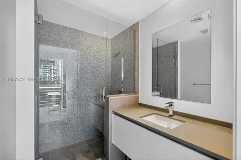 68 SE 6th Street Miami FL 33131