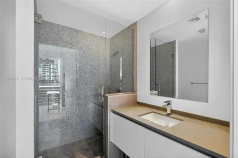 68 SE 6th Street Miami FL 33131