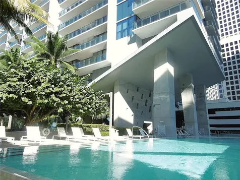 68 SE 6th Street Miami FL 33131
