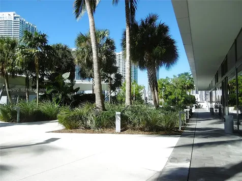 68 SE 6th Street Miami FL 33131
