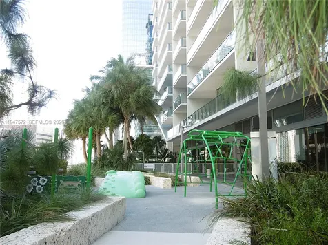 68 SE 6th Street Miami FL 33131