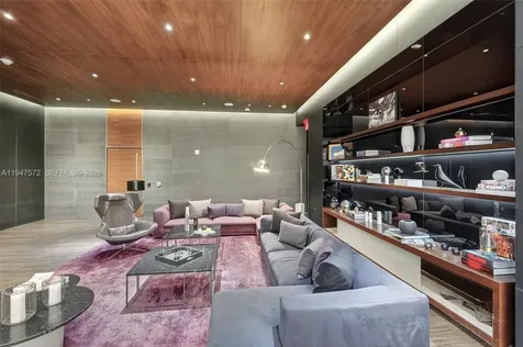 68 SE 6th Street Miami FL 33131