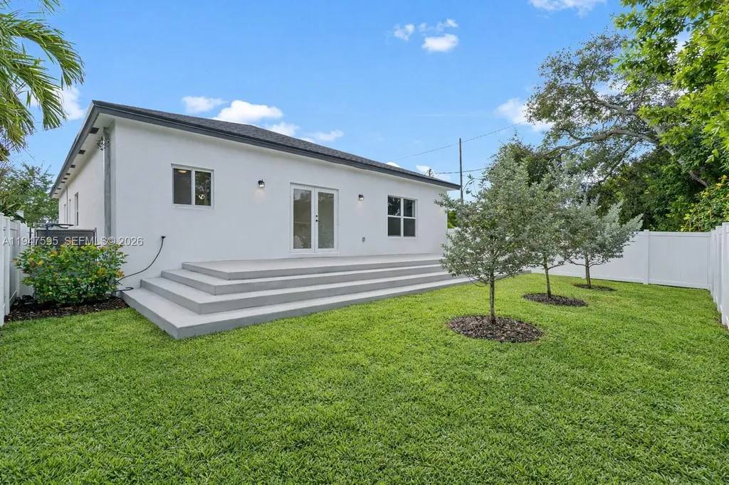 2861 NW 8th Court Fort Lauderdale FL 33311