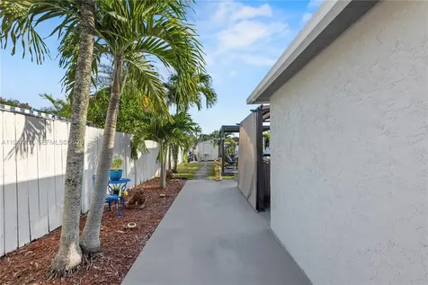 117 SW 6th Street Hallandale Beach FL 33009