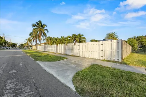 117 SW 6th Street Hallandale Beach FL 33009