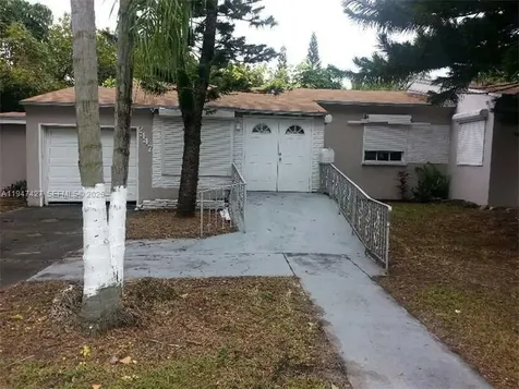 2447 Pierce Street Hollywood FL 33020