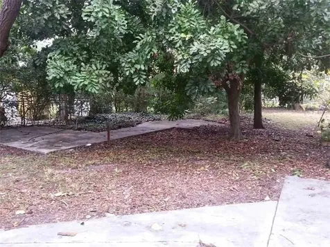 2447 Pierce Street Hollywood FL 33020