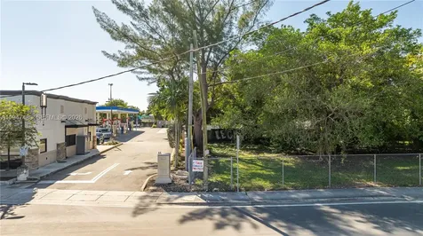 2226 NW 46th Street Miami FL 33142