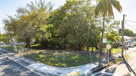 2226 NW 46th Street Miami FL 33142
