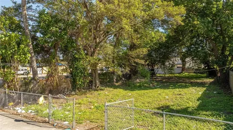 2226 NW 46th Street Miami FL 33142