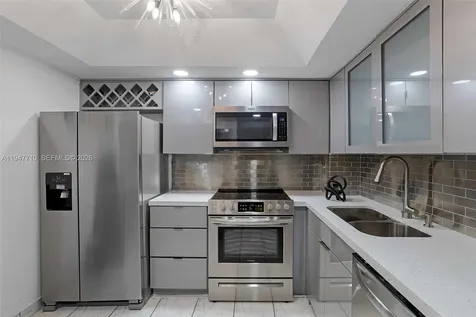 1623 Collins Avenue Miami Beach FL 33139