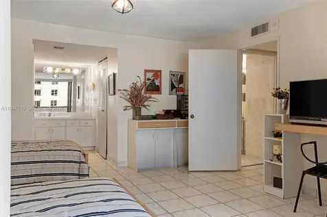 1623 Collins Avenue Miami Beach FL 33139