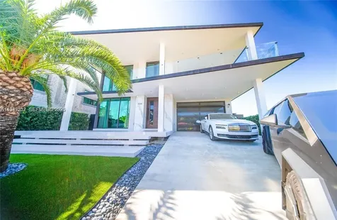 7520 W Treasure Drive North Bay Village FL 33141