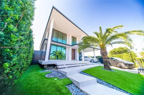 7520 W Treasure Drive North Bay Village FL 33141