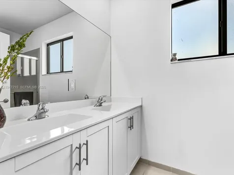 544 NE 206th Lane Miami FL 33179