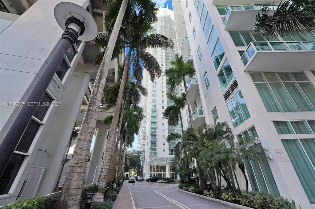 31 SE 5th Street Miami FL 33131
