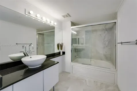 31 SE 5th Street Miami FL 33131