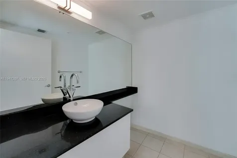 31 SE 5th Street Miami FL 33131