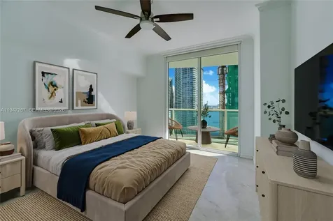 31 SE 5th Street Miami FL 33131