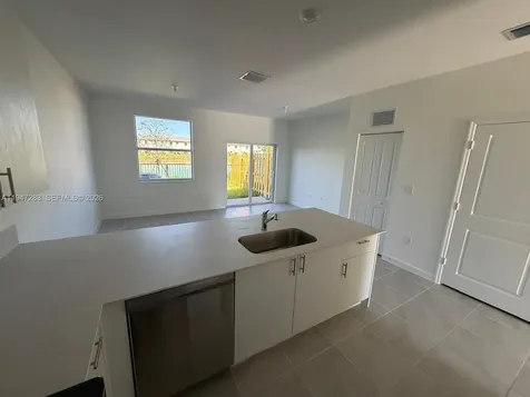 2732 SE 26 Avenue Homestead FL 33035