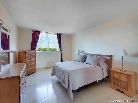 210 Seaview Drive Key Biscayne FL 33149