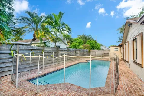 15512 SW 142nd Court Miami FL 33177